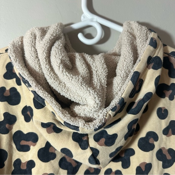 New Like Love Leopard Print Sweatshirt w/Faux Shearling Lined Hoodie Size Small - Picture 7 of 9